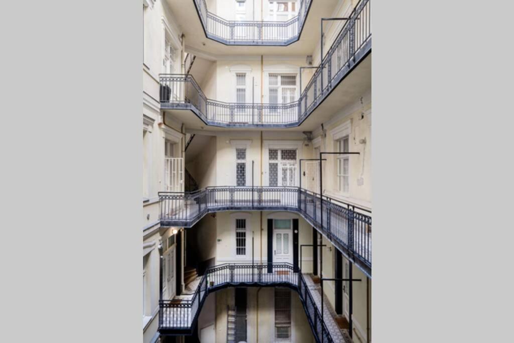 Oktober 6/8 Apartment ブダペスト エクステリア 写真